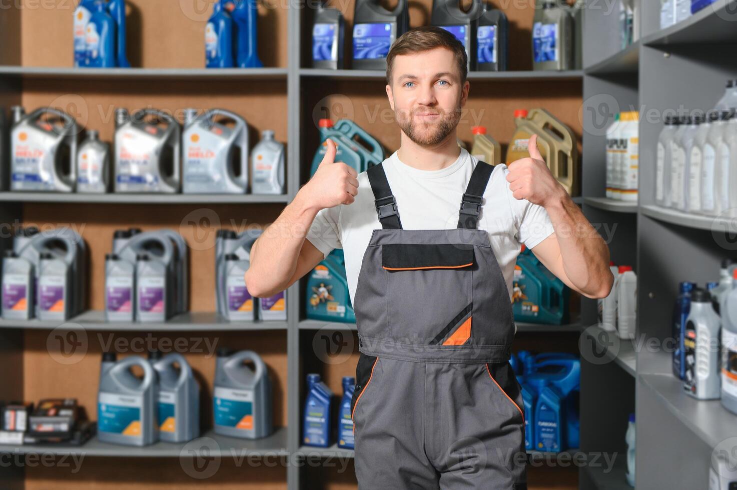 verkoop consultant in een auto onderdelen en accessoires op te slaan foto