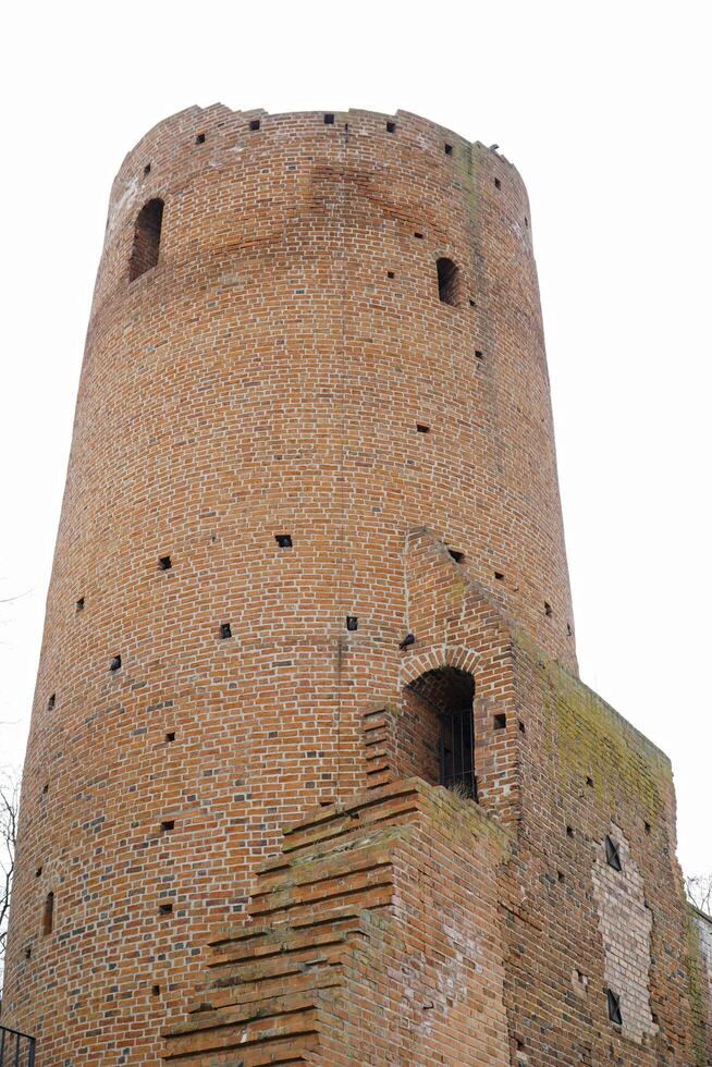 tsjersk, Polen - maart 24e, 2024 - ronde toren Bij Mazovië hertogen kasteel foto