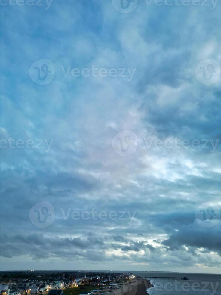 antenne visie van walmer strand en zee visie gedurende zonsopkomst, kent, Engeland Verenigde koninkrijk. april 21e, 2024 foto