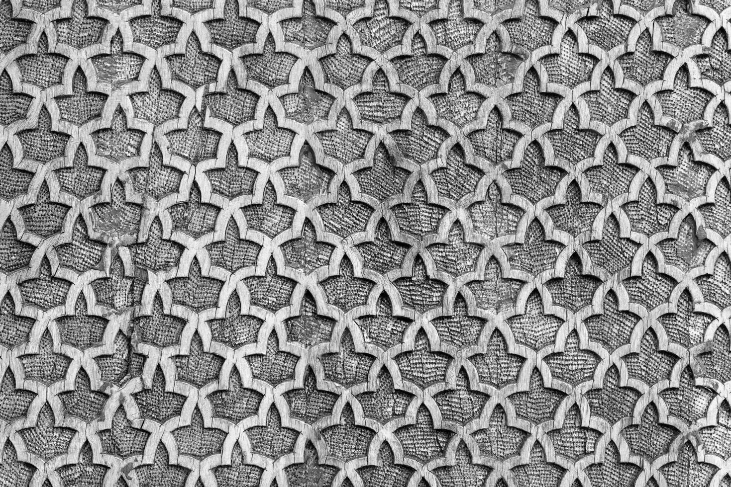 fragment van een oude gesneden houten patroon. overladen. abstract achtergrond. zwart en wit. foto