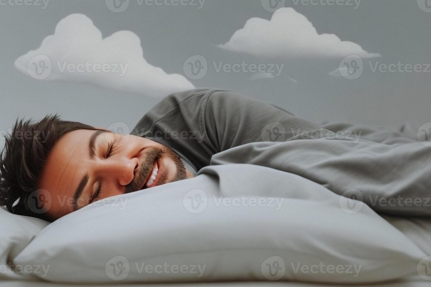 gelukkig Mens glimlachen terwijl slapen en dromen in bed foto