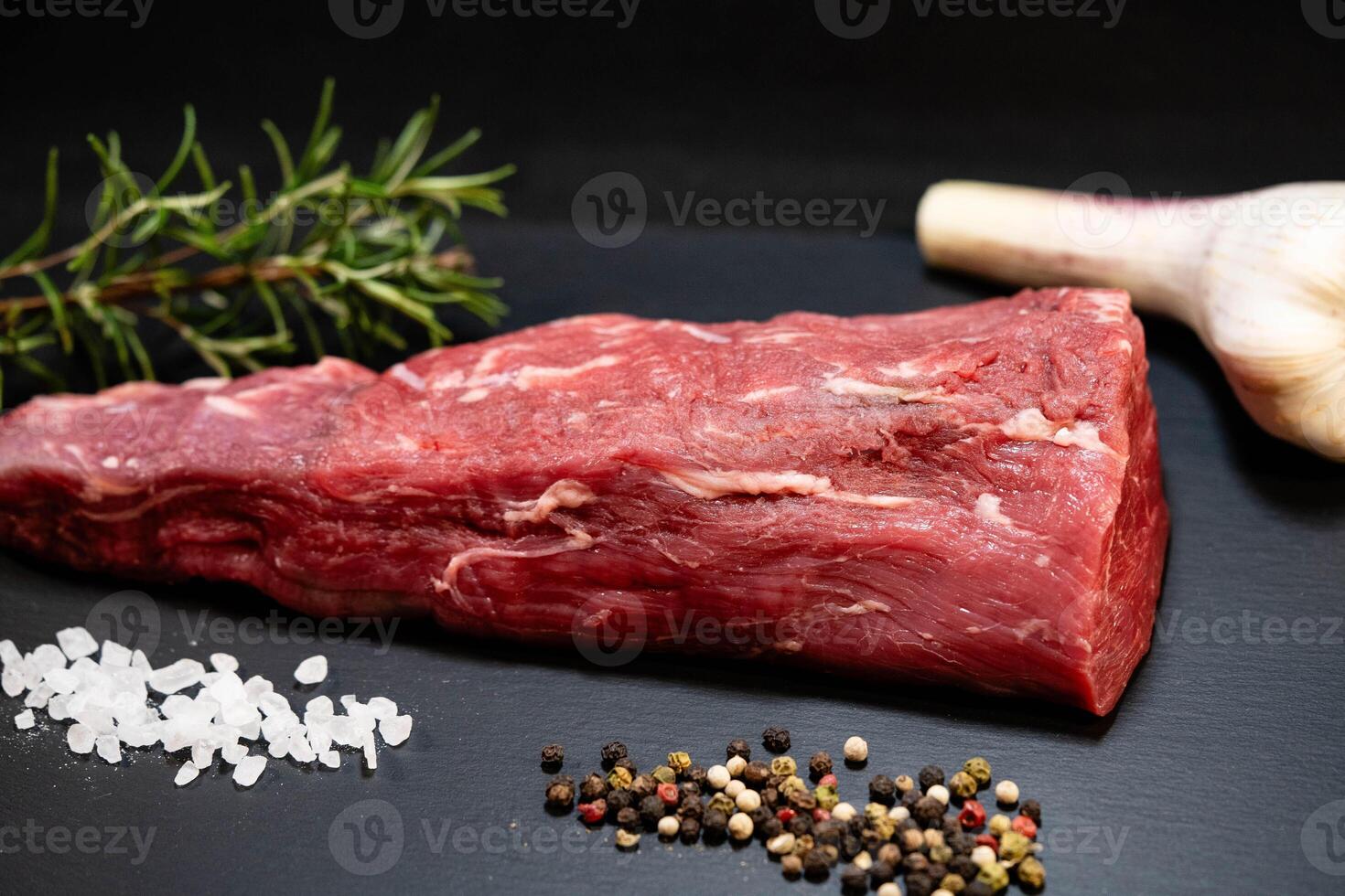 rundvlees steak filet met kruiden en specerijen foto