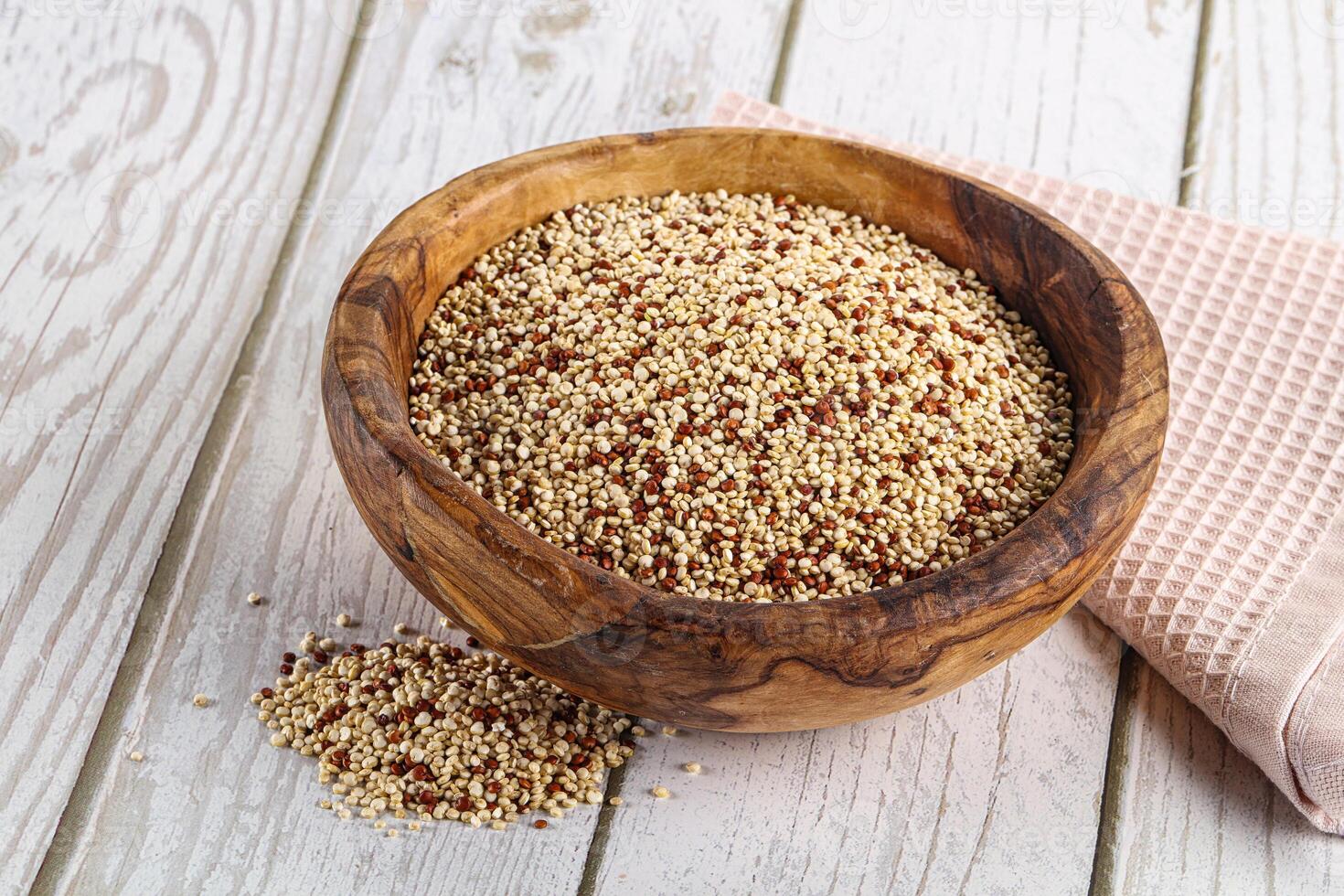 rauw droog quinoa ontbijtgranen graan foto