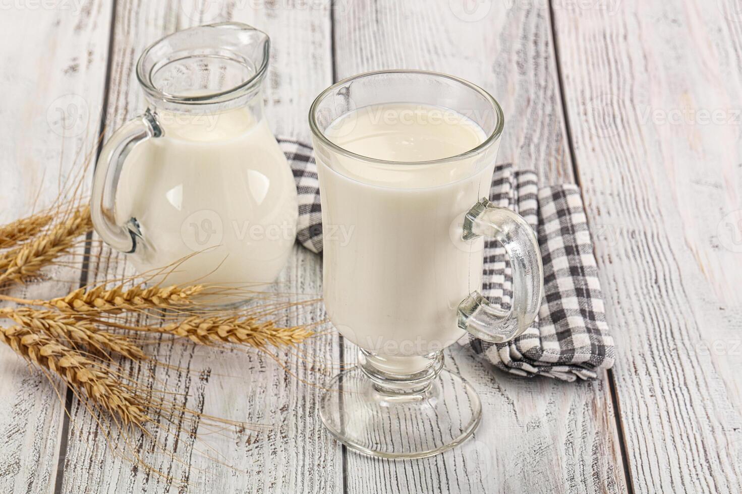 biologisch melk in de glas foto