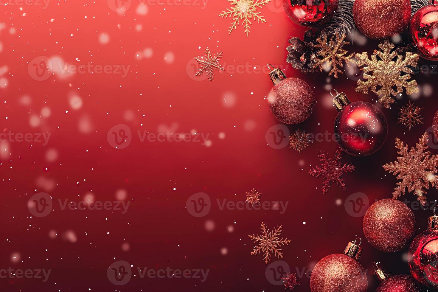 rood Kerstmis achtergrond met ballen en sneeuwvlokken, feestelijk vakantie thema foto