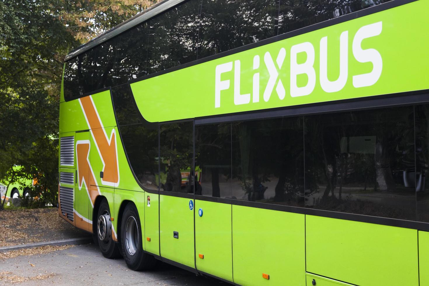 Zürich, Zwitserland, 23 september 2018 - detail van de Flixbus-bus in Zürich, Zwitserland. flixbus is een Duits merk dat intercitybusdiensten aanbiedt in Europa, opgericht in 2011 in München, Duitsland. foto