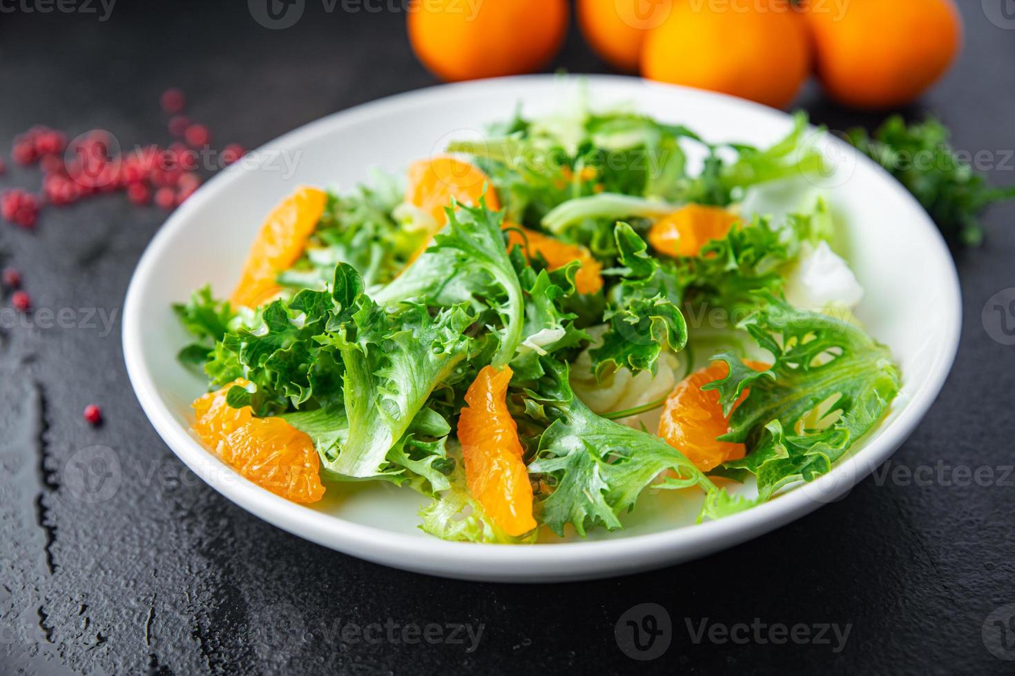salade citrussla, mix bladeren, mandarijn of sinaasappelmeel foto