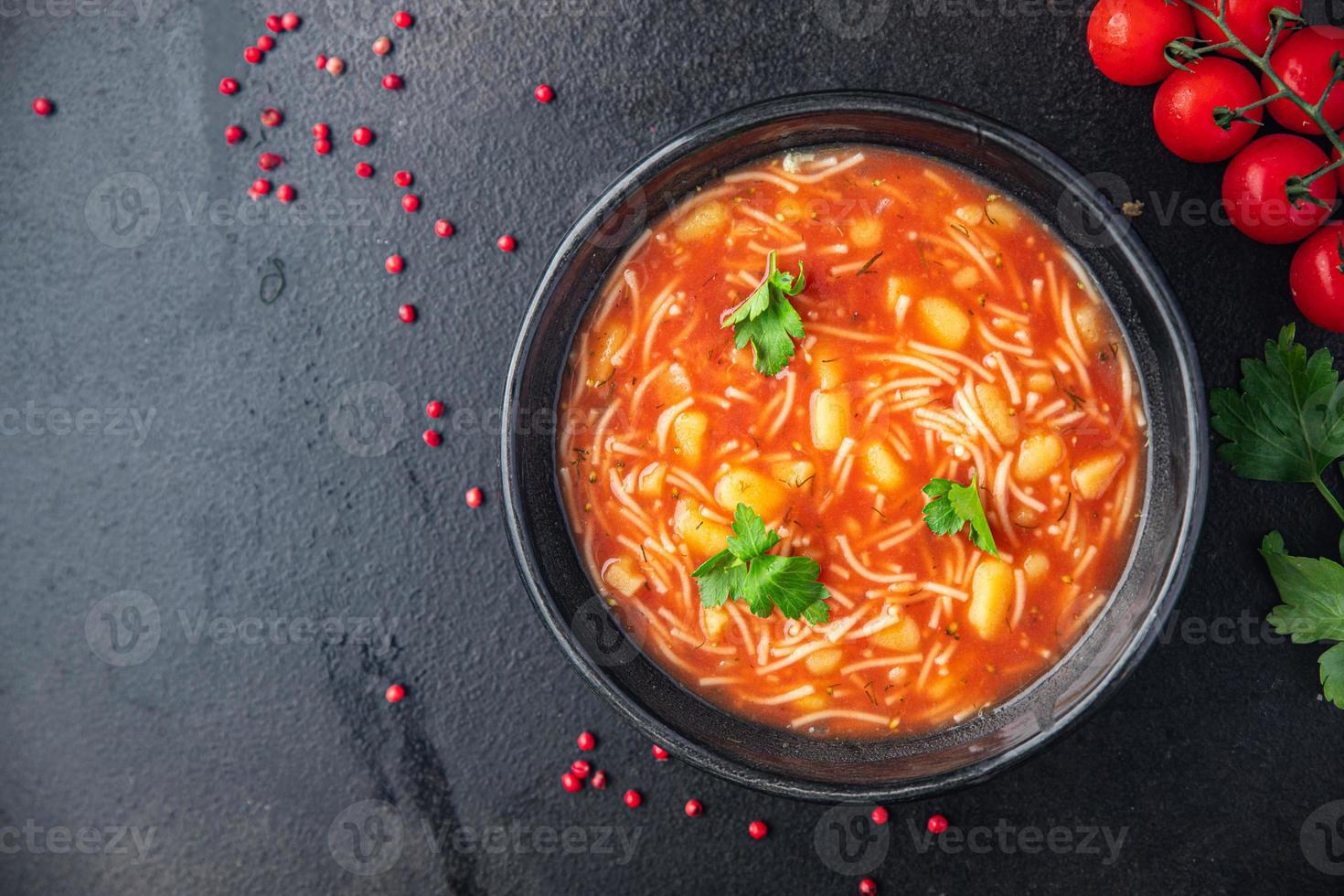 minestrone rode tomatensoep eerste gerecht foto