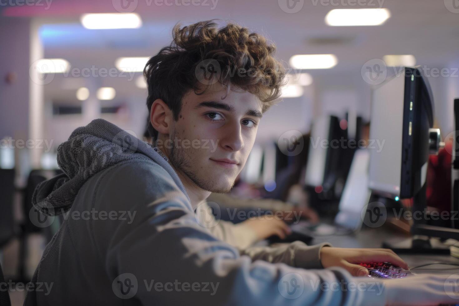 ai gegenereerd portret van een leerling werken in een computer klasse foto