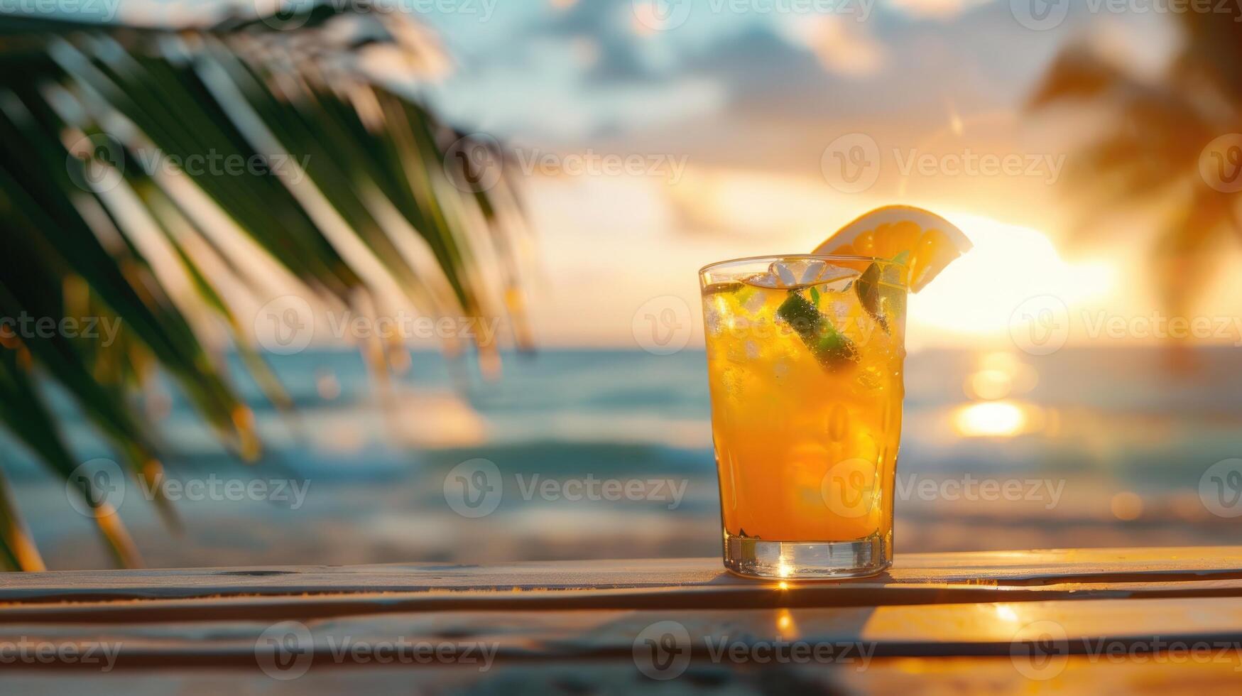 verfrissend zomer drinken met strand achtergrond. foto