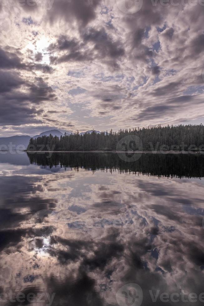 pack creek zonsopgang, admiraliteit eiland, alaska foto