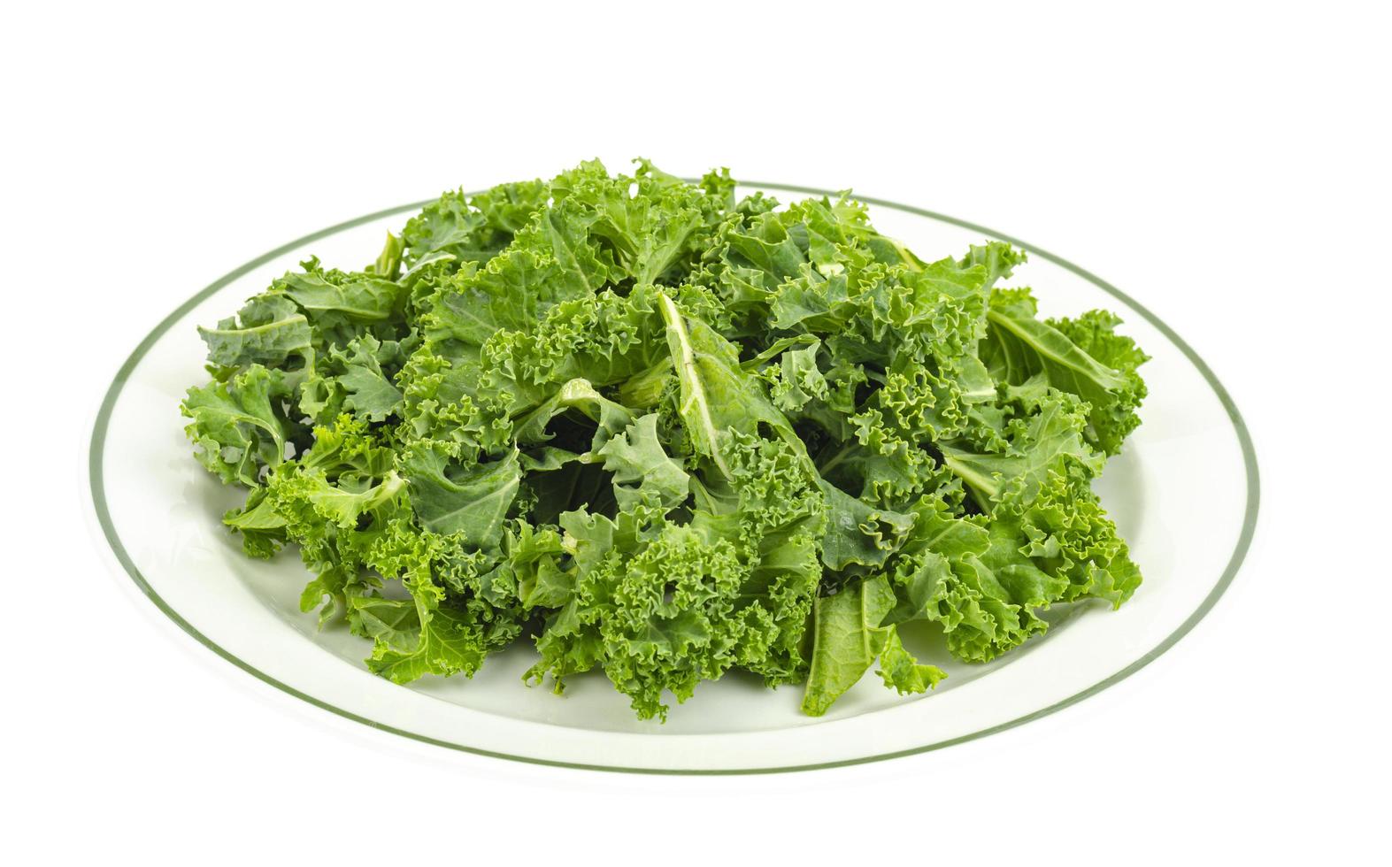 verse groene boerenkoolbladeren. vegetarisch menu, gezonde voeding foto