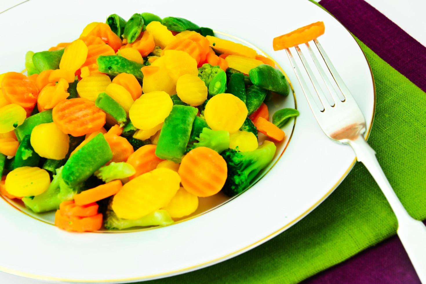 gestoomde groenten aardappelen, wortelen, bloemkool, broccoli foto