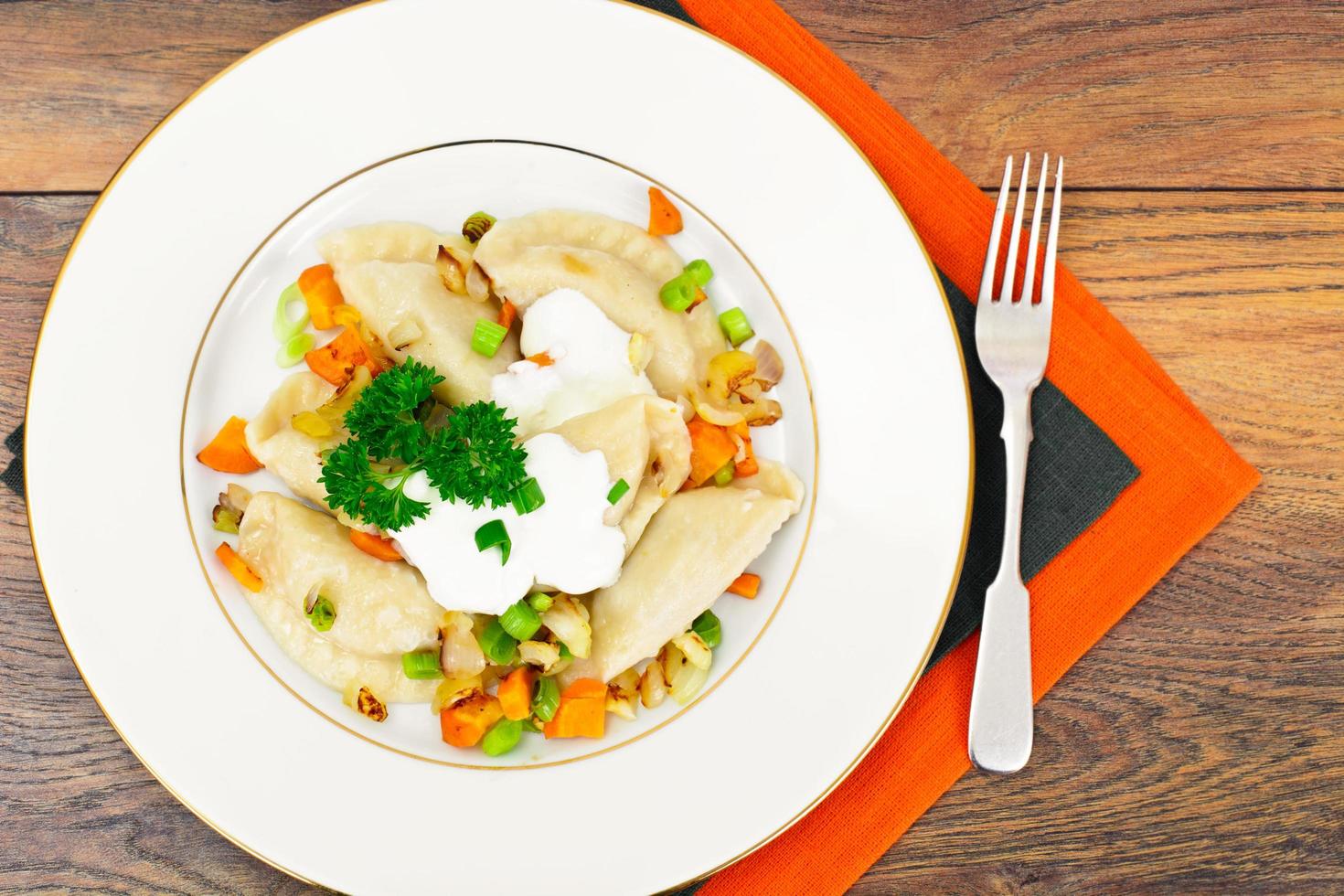 zelfgemaakte dumplings, russische pelmeni foto