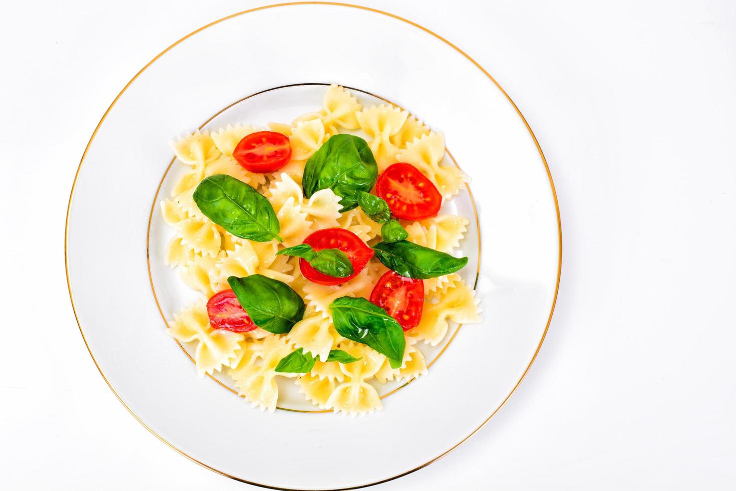 pasta met tomaat en basilicum foto