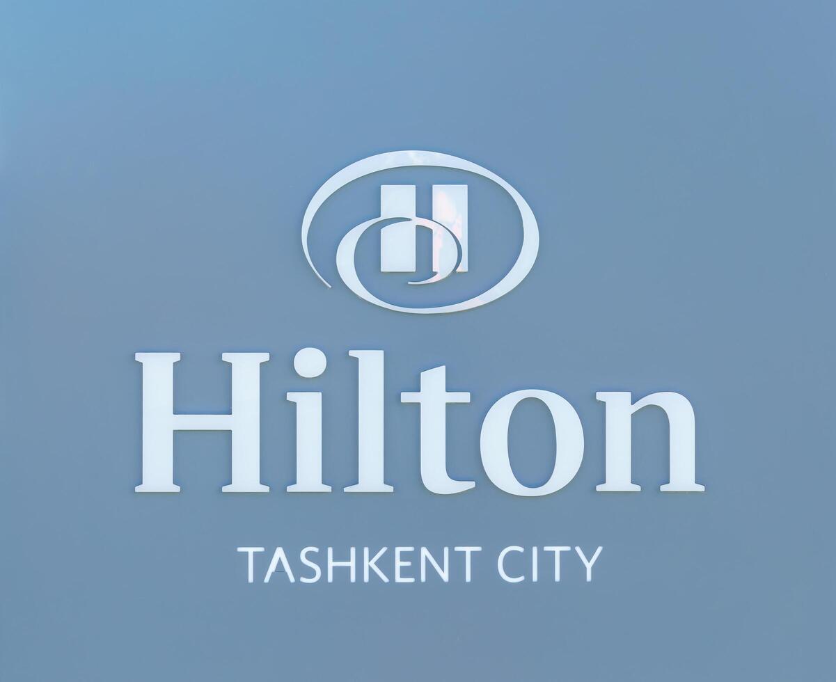 Oezbekistan, Tasjkent - september 27, 2023 hilton hotels en resorts logo. foto