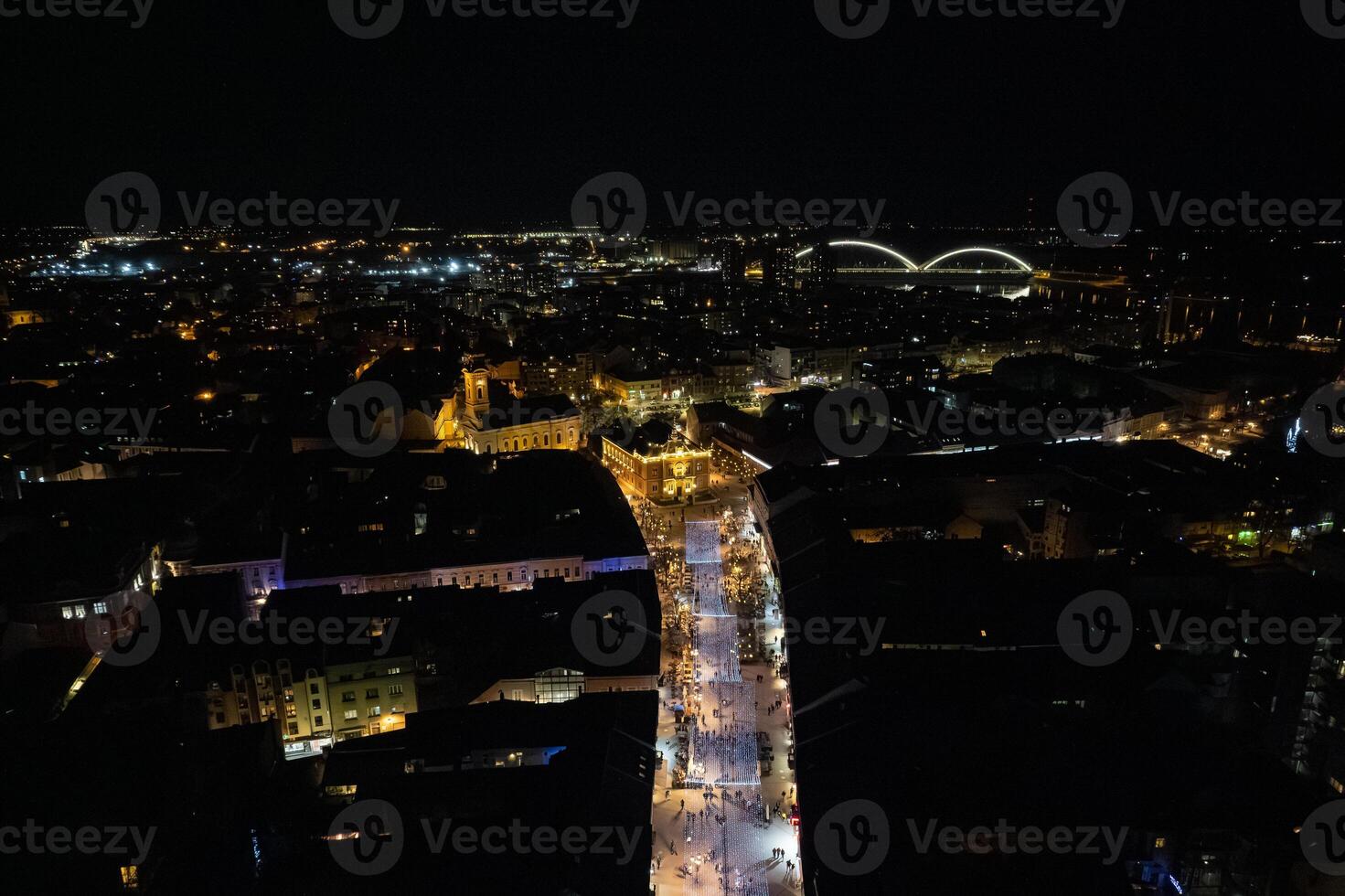 stad plein in de mooi nieuw verdrietig, voor de nieuw jaar in de nacht. Servië foto