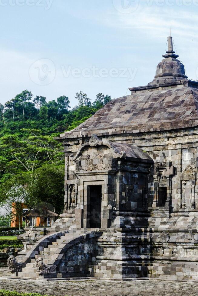 oude tempel in archeologisch plaats in Indonesië foto