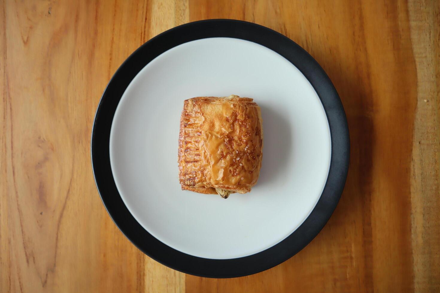 zoet dubbele kaas brood Aan tafel foto