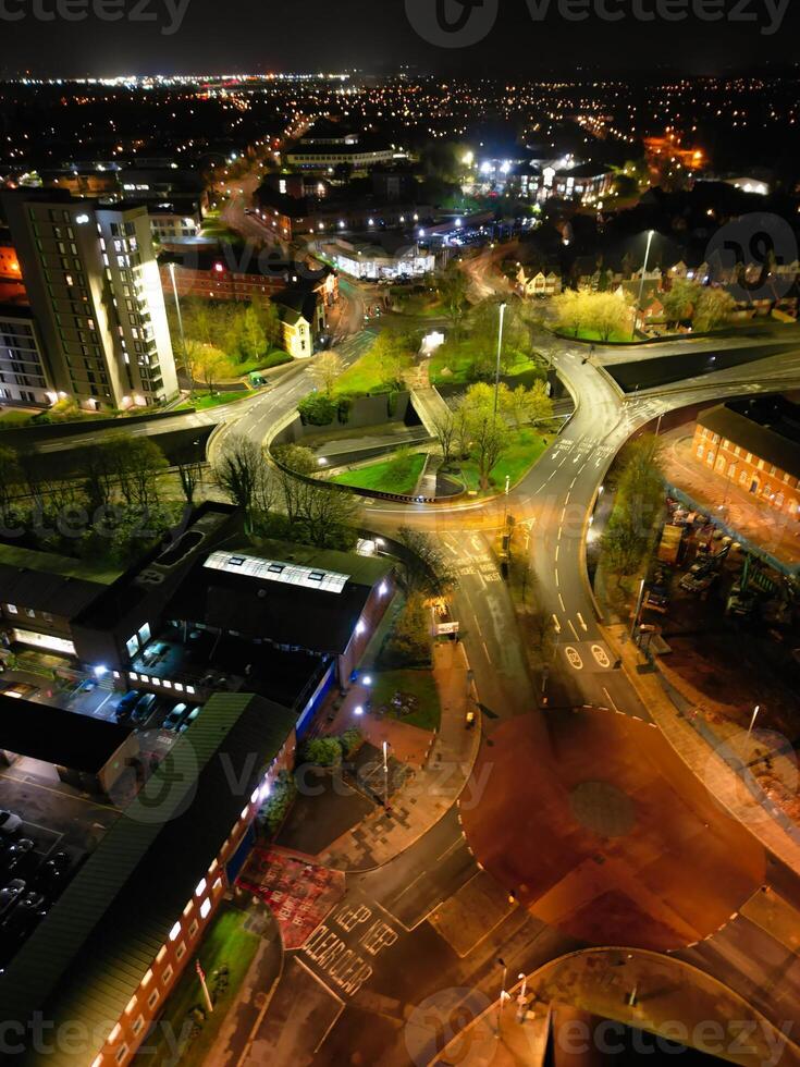 hoog hoek visie van verlichte historisch centraal Coventry stad van Engeland, Verenigde koninkrijk. april 8e, 2024 foto