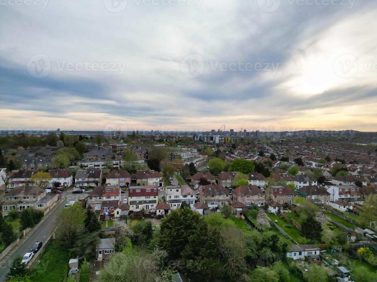 antenne visie van Brent kruis west hendon Londen stad van Engeland Verenigde koninkrijk, april 12e, 2024 foto