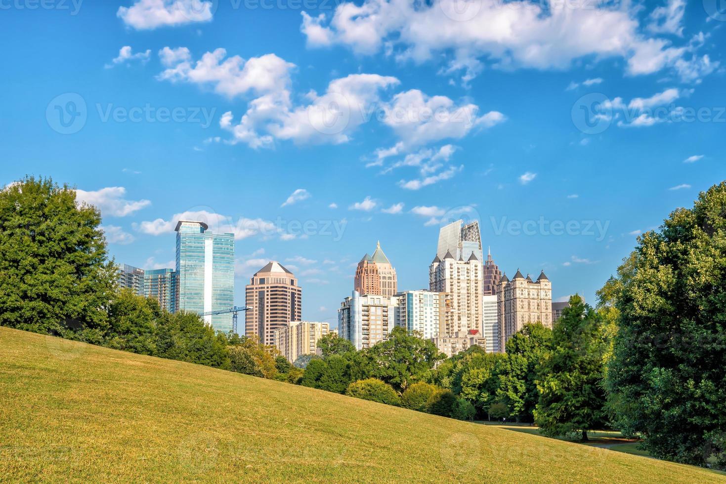 midtown atlanta skyline van het park foto