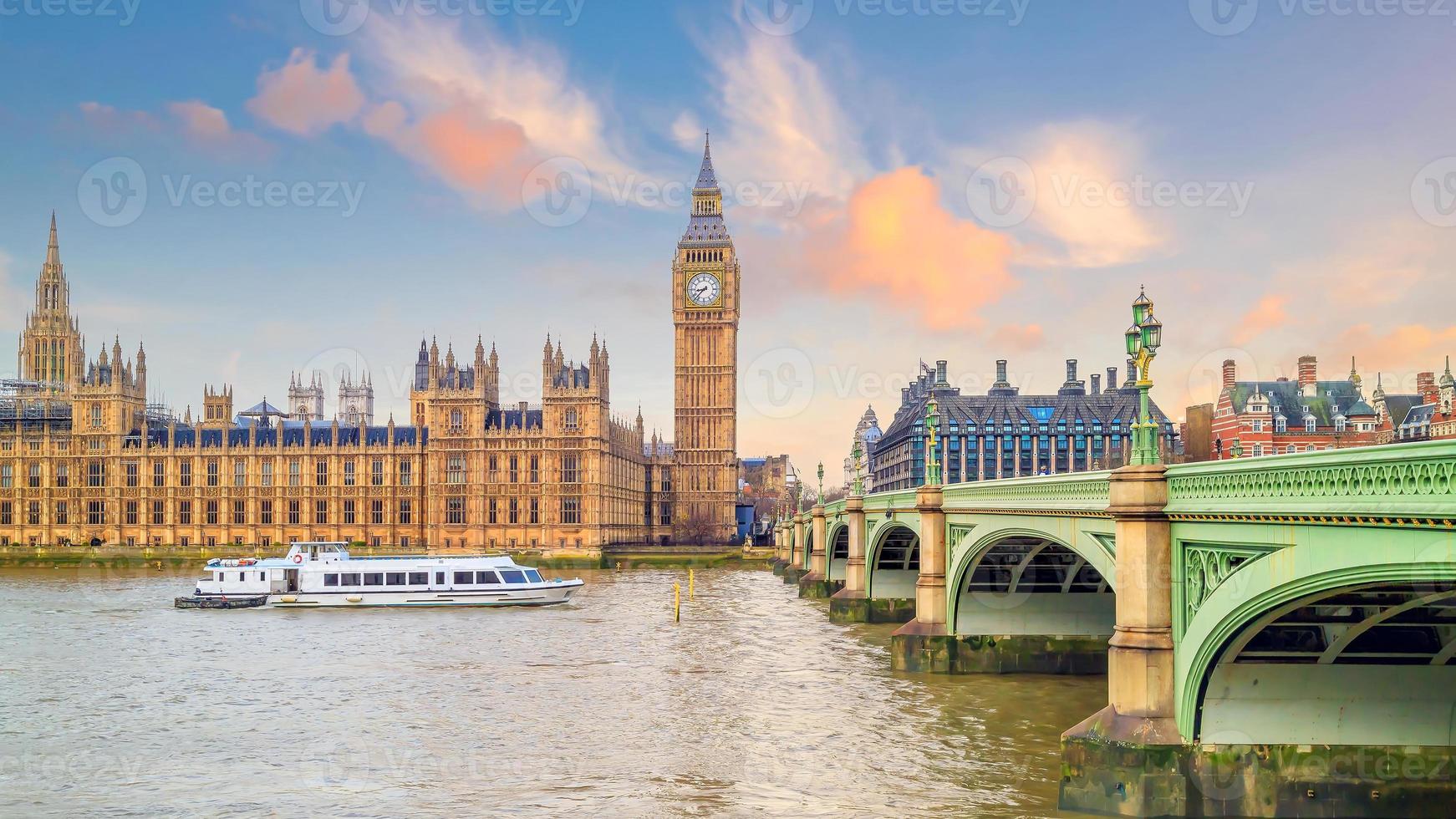 Big Ben en huizen van het parlement foto