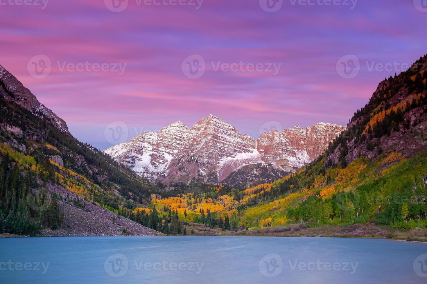 landschapsfoto van kastanjebruine bel in de herfstseizoen van Aspen Colorado, VS foto