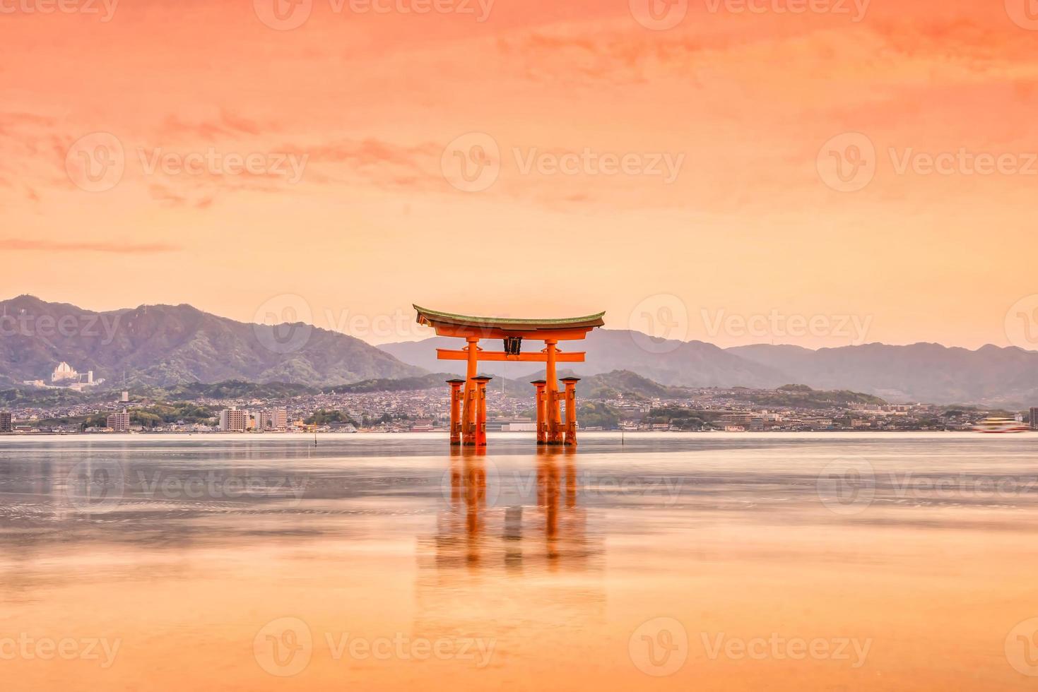 miyajima-eiland, de beroemde drijvende torii-poort foto