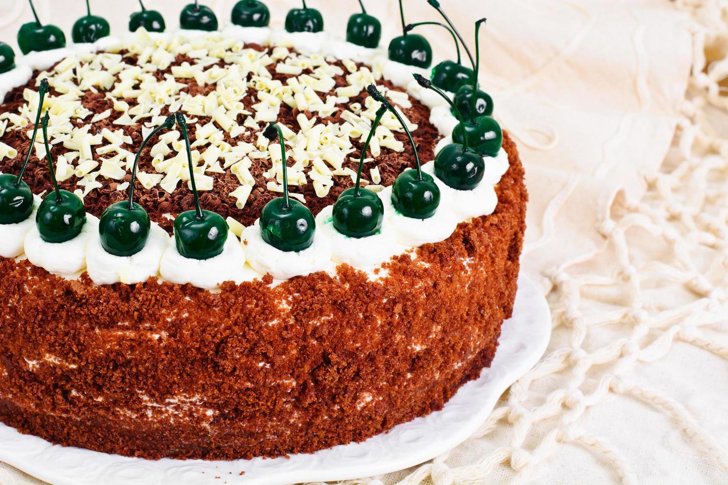 schwarzwald cake, slagroom, zwarte en witte chocolade, deco foto