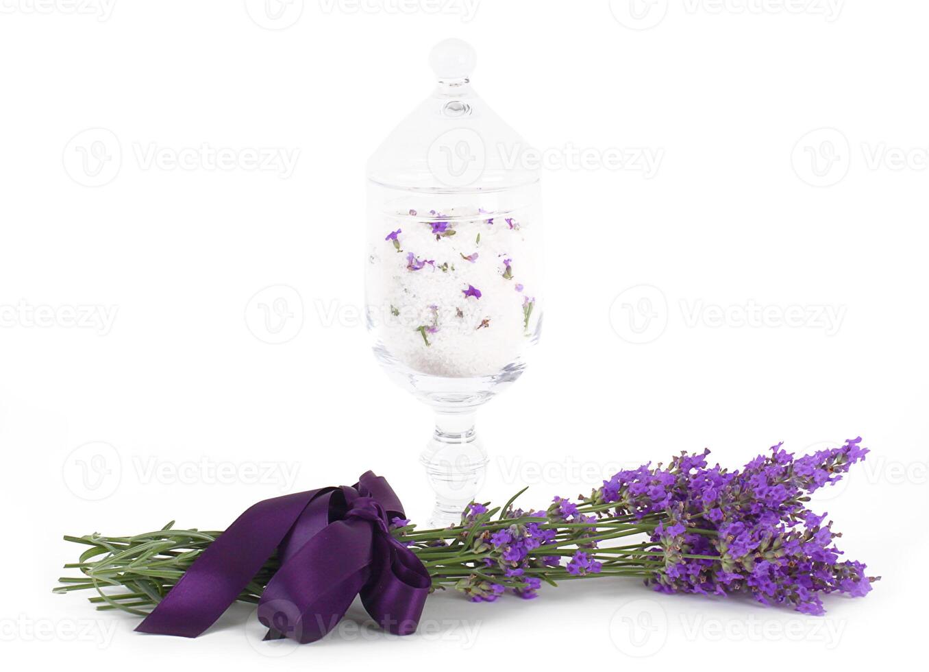 lavendel bloem met bad zouten foto
