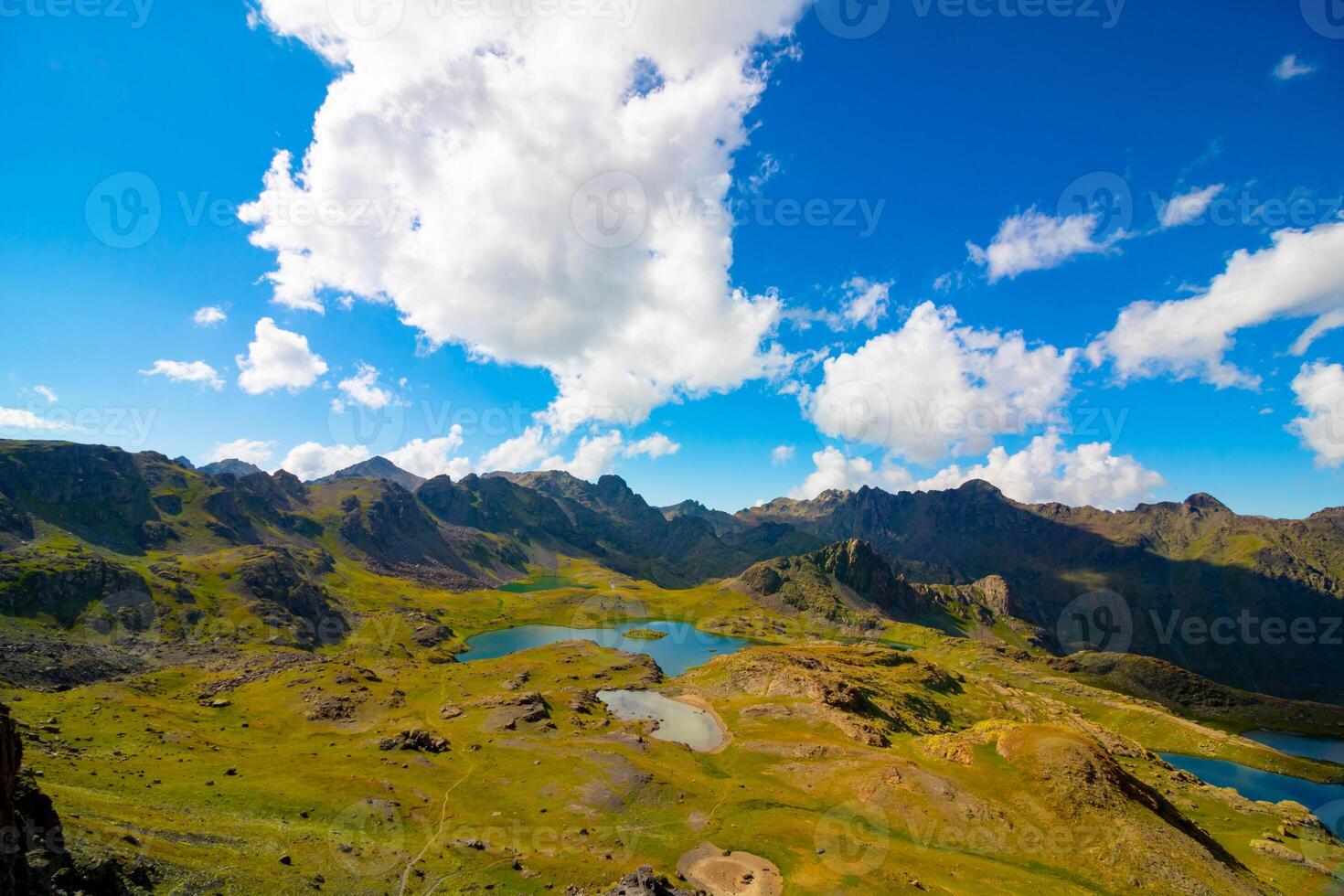 een breed hoek visie van gletsjer meren in ispir erzurum kalkoen foto