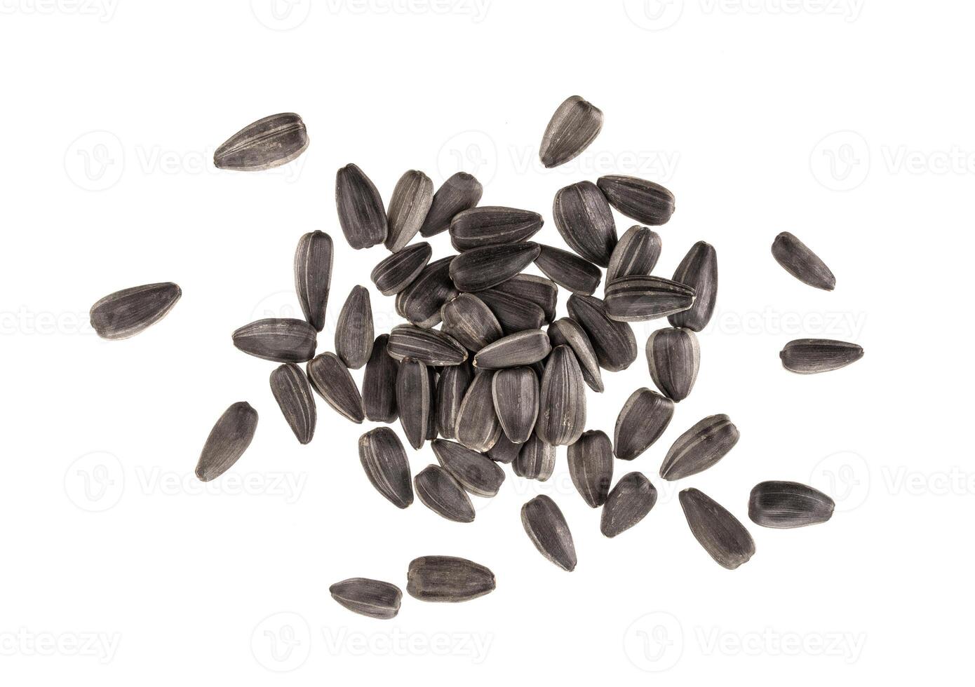 stapel van zwart zonnebloem zaden geïsoleerd Aan wit achtergrond foto