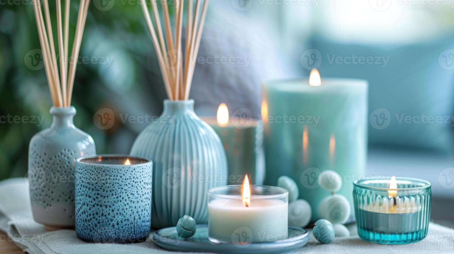 een verzameling van kaarsen en diffusors vullen de lucht met rustgevend geuren creëren een rustgevend en uitnodigend atmosfeer foto