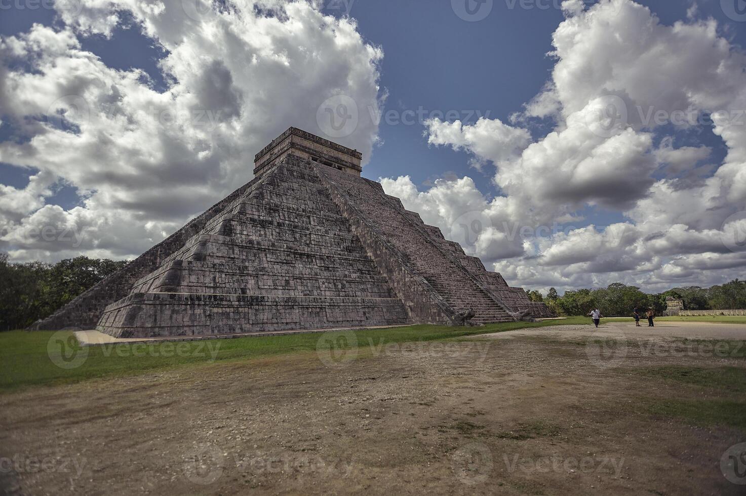 de piramide van chichen itza foto