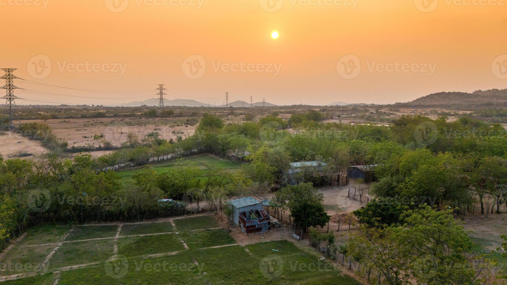 landelijk landschap van phan rang gedurende zonnig dag in ninh donderdag provincie, Vietnam. Daar zijn een veel van schapen verheven hier. foto