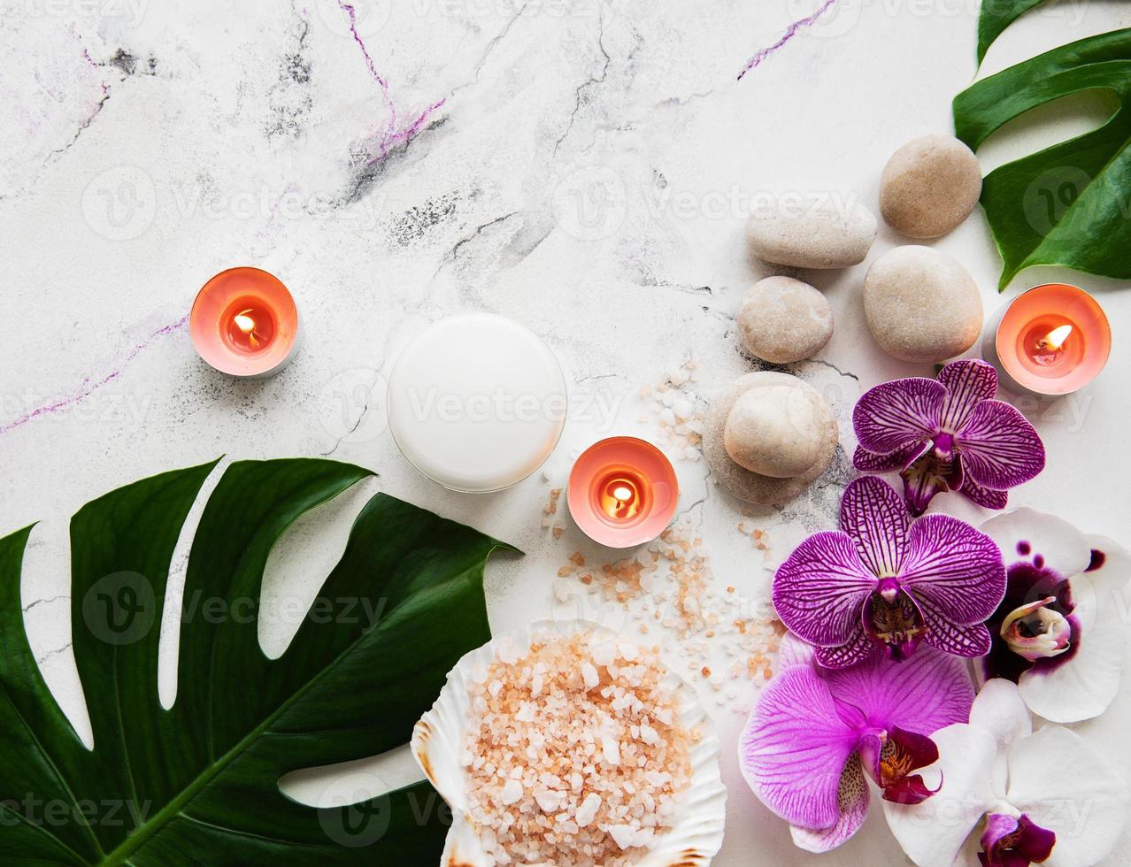 natuurlijke spa-ingrediënten met orchideebloemen foto