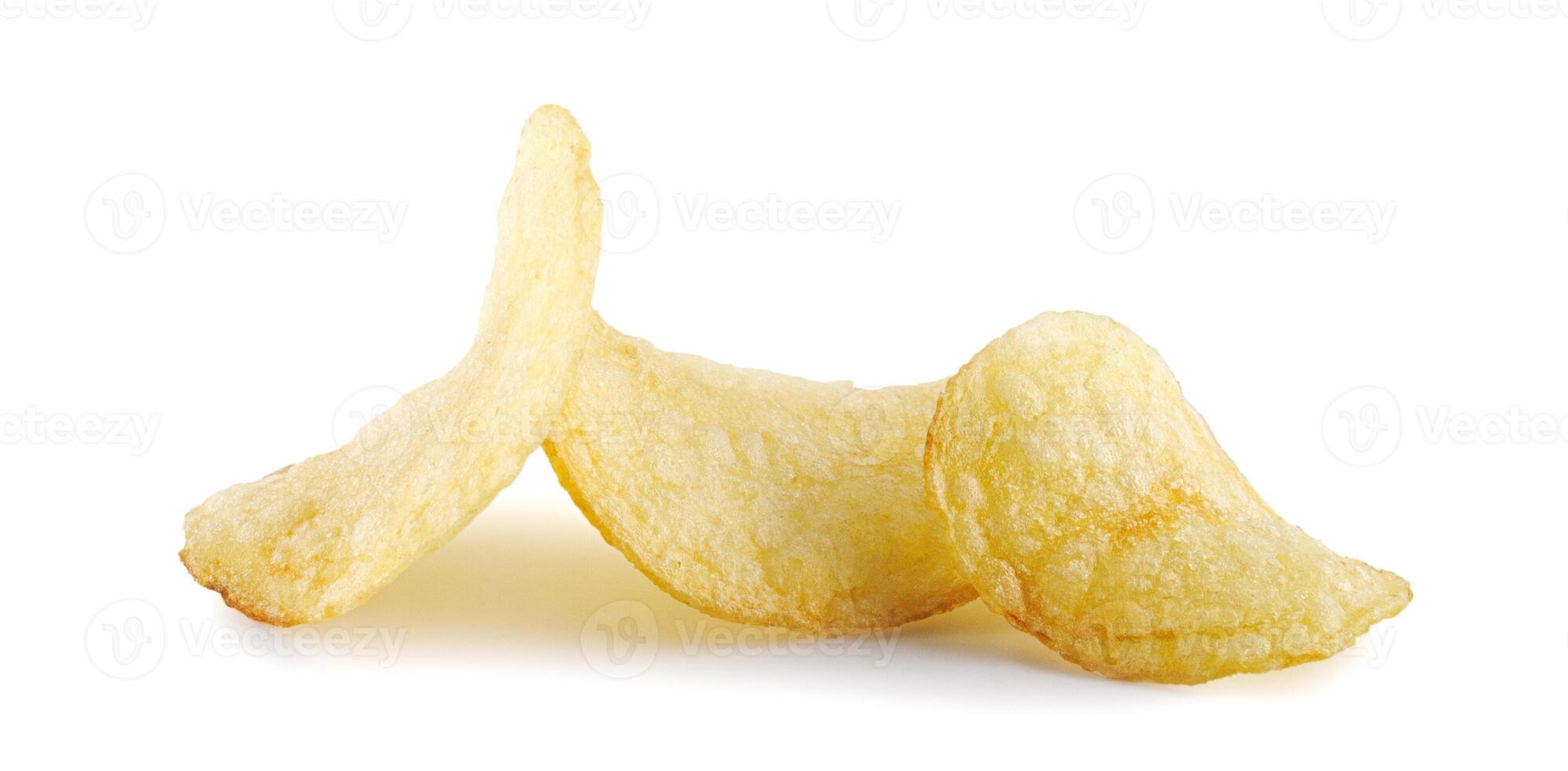 aardappel chips geïsoleerd Aan wit achtergrond. foto