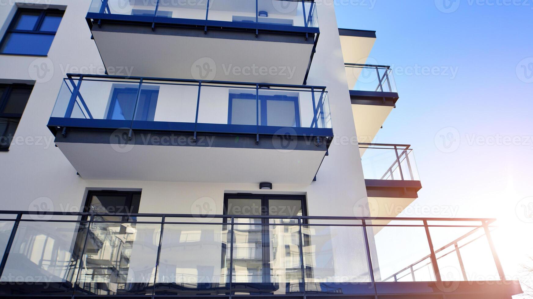 woon- Oppervlakte met modern appartement gebouw. multi verdieping modern, nieuw en elegant leven blok van flats. foto