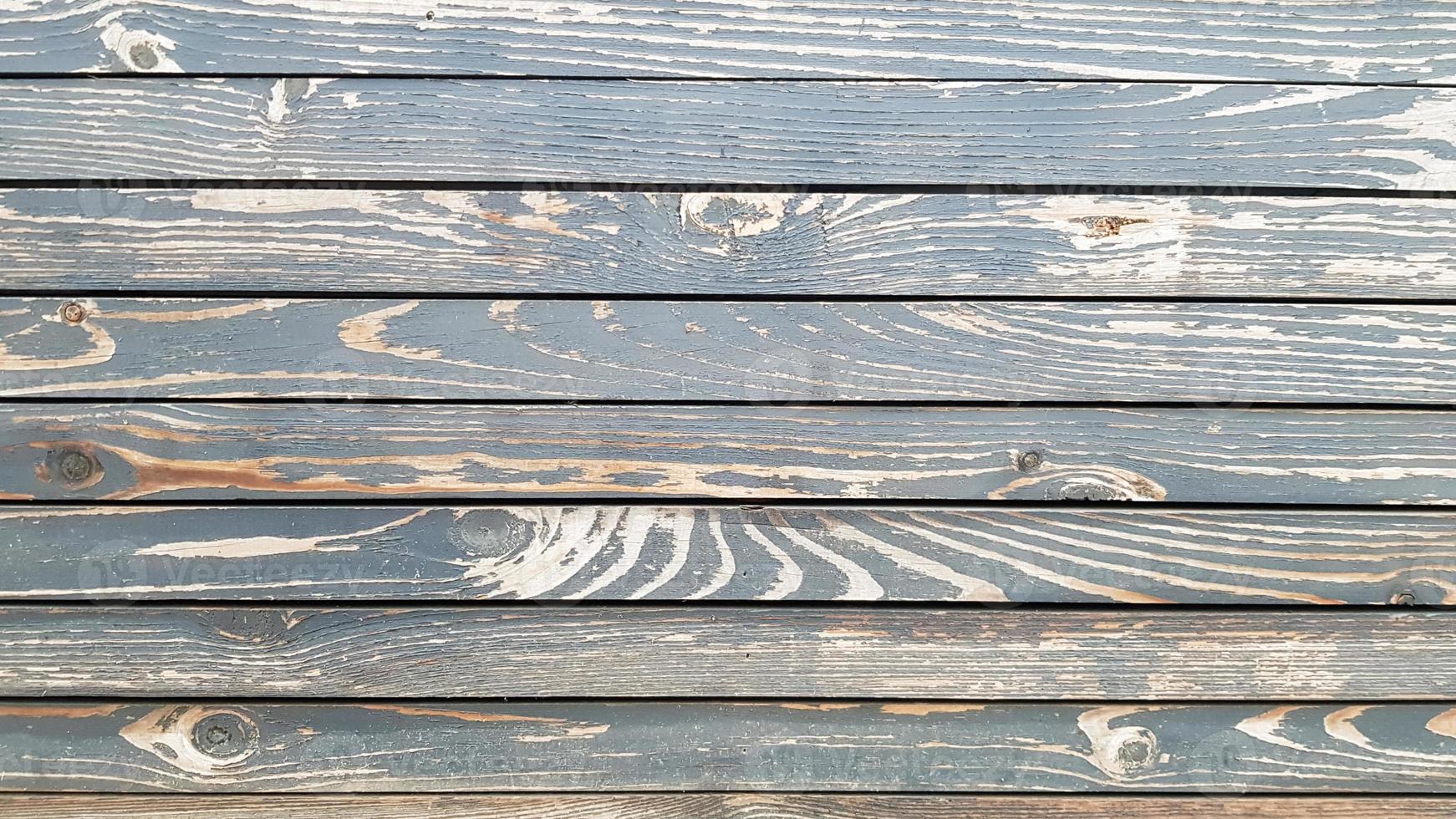 horizontale houtstructuur. houten planken. horizontale schuur houten muur bekisting textuur. gerestaureerde oude houten plank. huis interieur design element in een moderne vintage stijl. hardhout is donkerbruin. detailopname foto