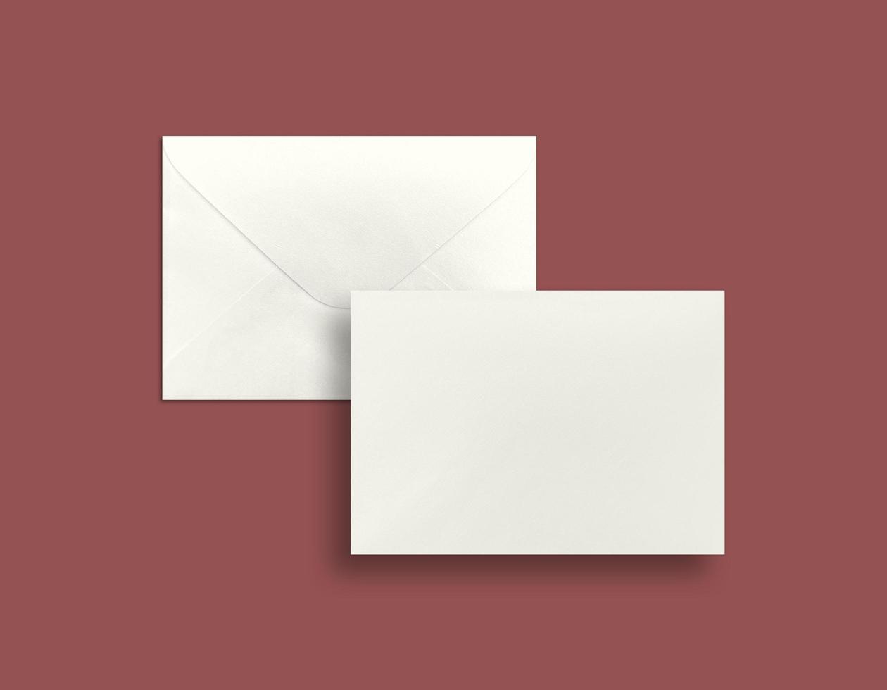lege envelop voor mockup-ontwerp foto