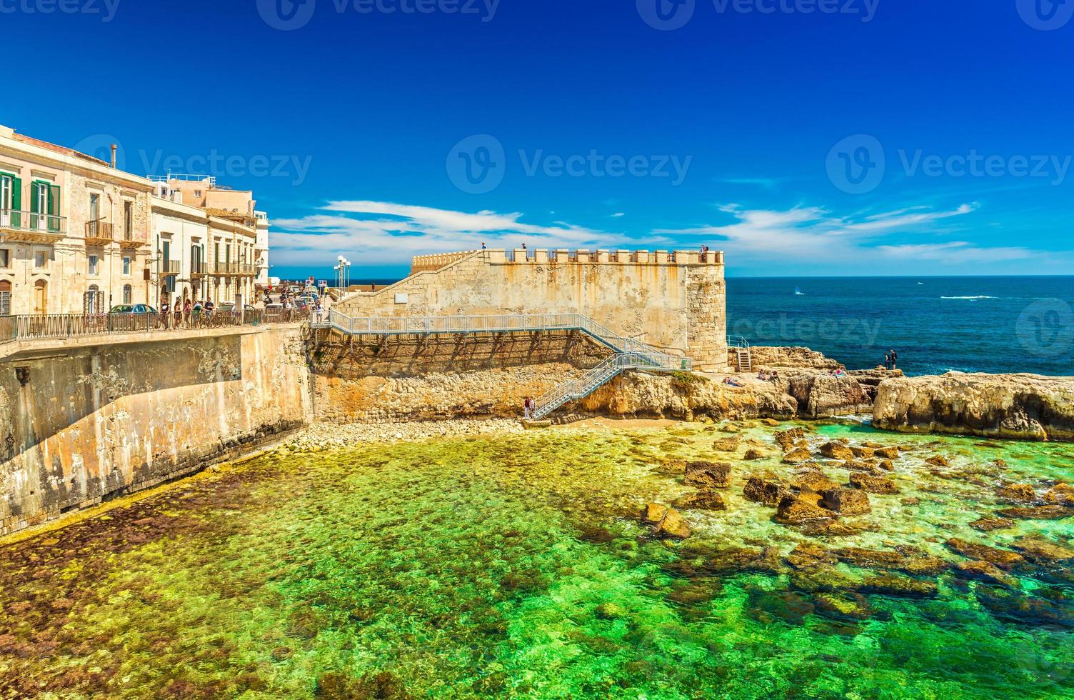 weergave van ortigia - ortigia en de forte vigliena, syracuse. Sicilië, Italië. pittoresk stadsbeeld van de beroemde Siciliaanse stad foto