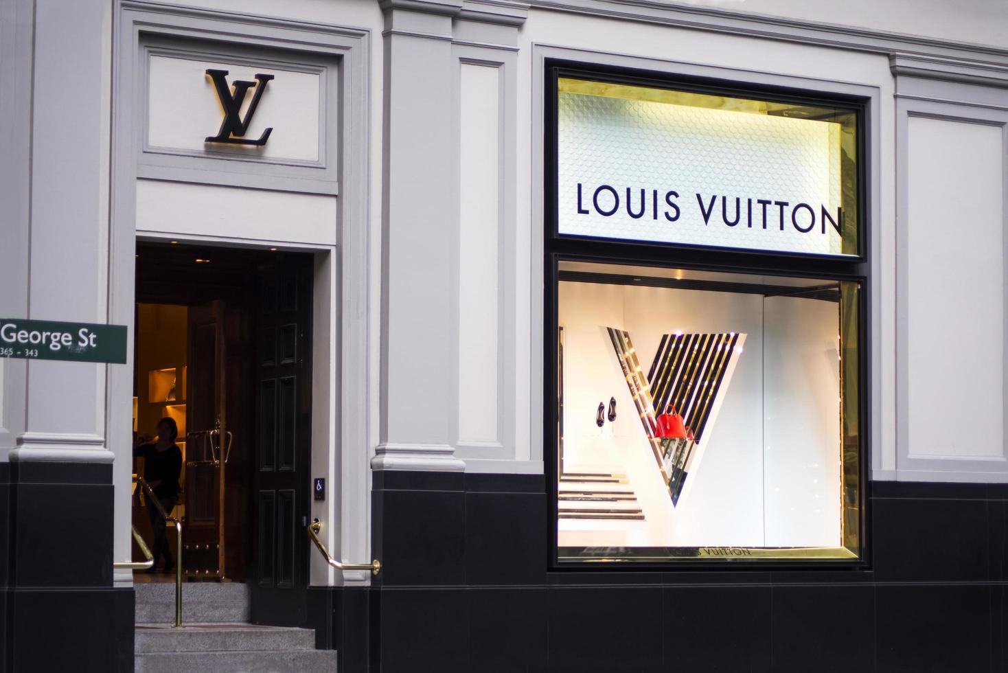 Sydney, Australië, 9 februari 2015 - kijk op de Louis Vuitton-winkel in Sydney, Australië. louis vuitton is een frans modehuis opgericht in 1854 en een van 's werelds toonaangevende internationale modehuizen. foto