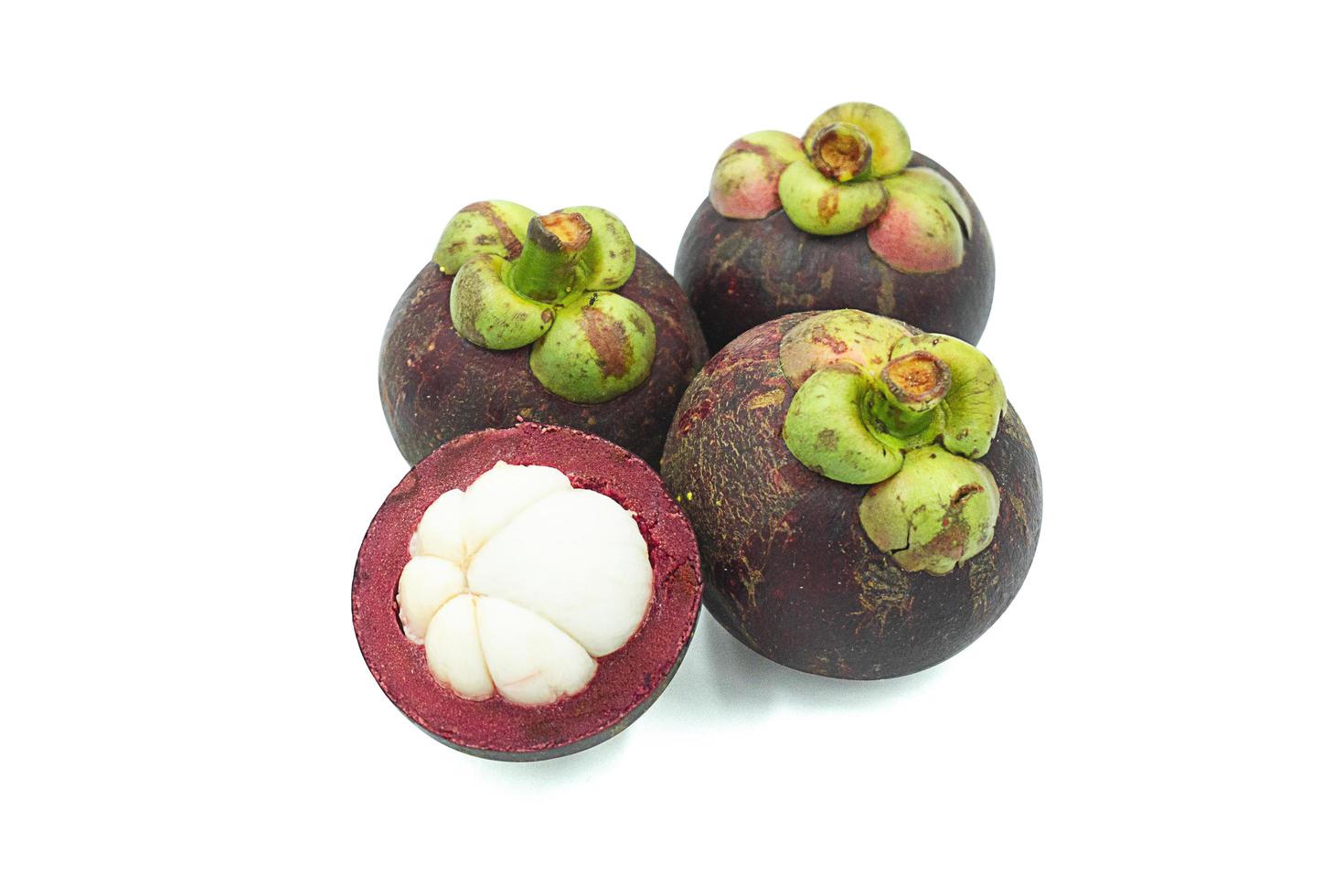 mangosteen geïsoleerd op witte achtergrond foto