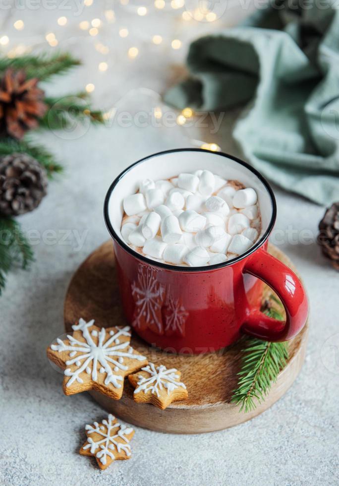 kerst warme chocolademelk in de rode kop foto