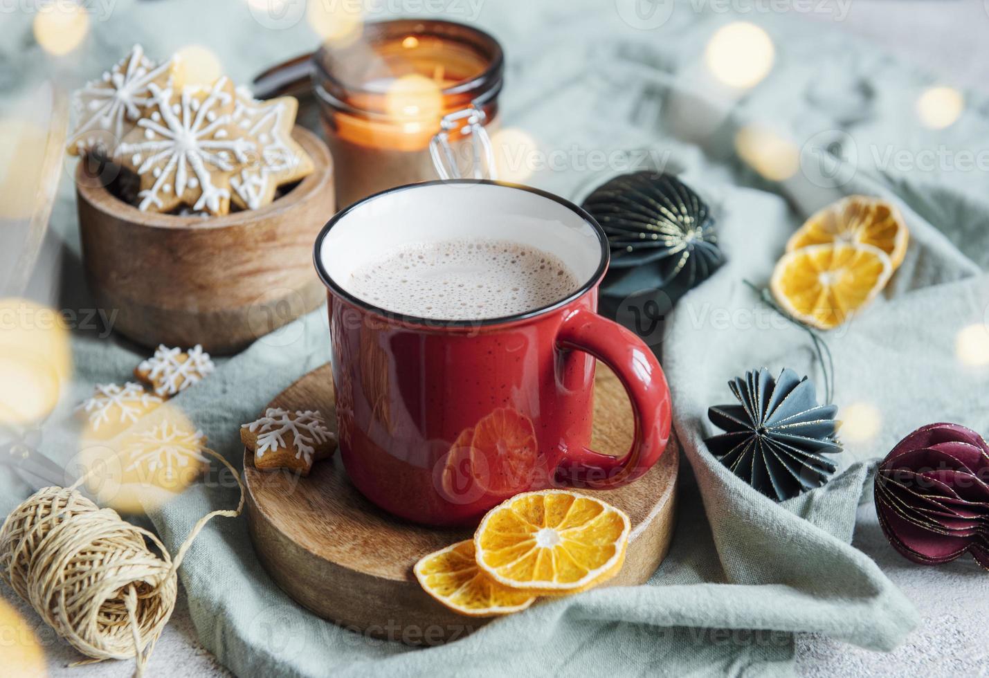 kerst warme chocolademelk in de rode kop foto