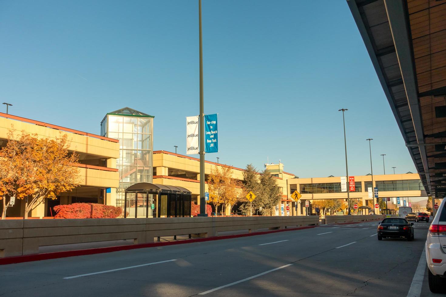 reno, nv, usa, 2021 - ondergaande zon op de luchthaven foto