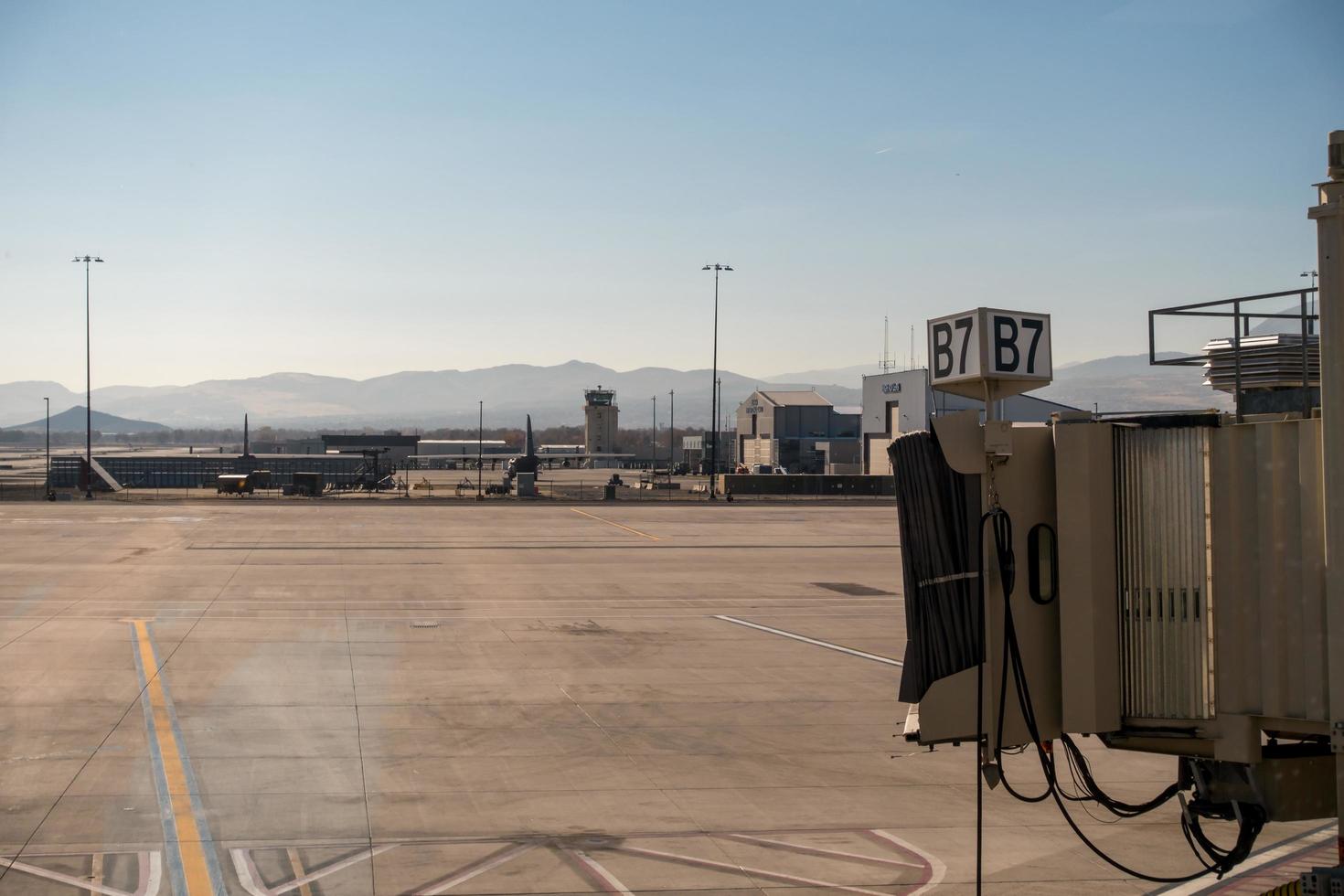 reno, nv, usa, 2021 - zicht op de poorten van de luchthaven foto