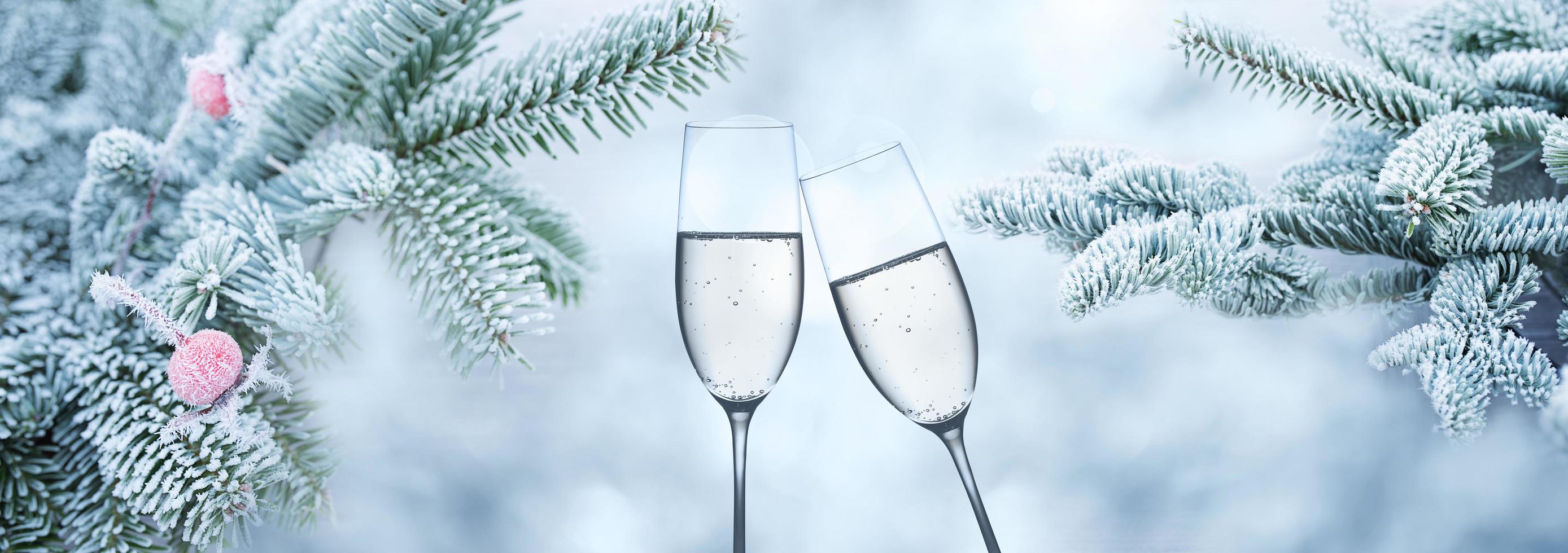 winterachtergrond met champagne voor felicitaties foto