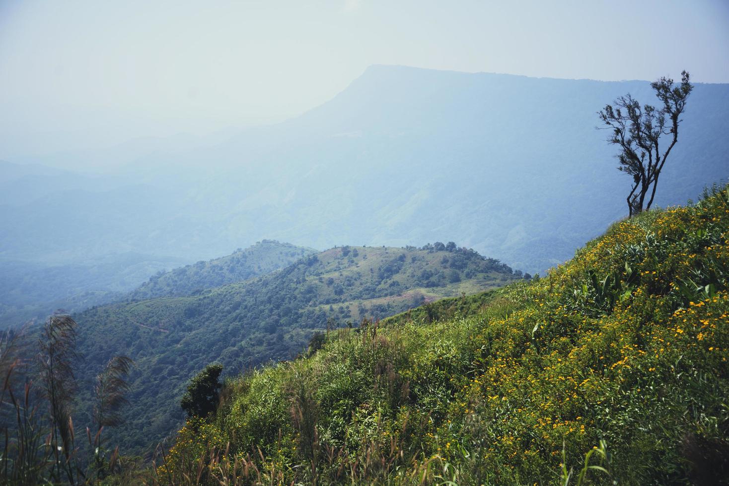 landschap natuurlijk uitzicht hemel berg. uitzicht op de bergen .asia tropisch. landschap berg natuur. Thailand foto